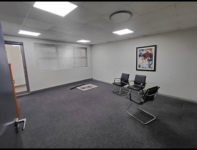 107M² OFFICE TO LET IN NOORDWYK